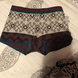 SWEATER BOOTY SHORTS 🍑